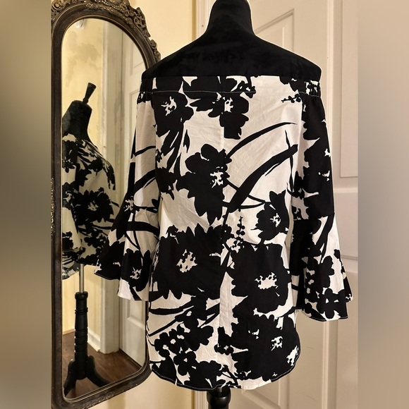 White House Black Market Blouse - Picture 5 of 8